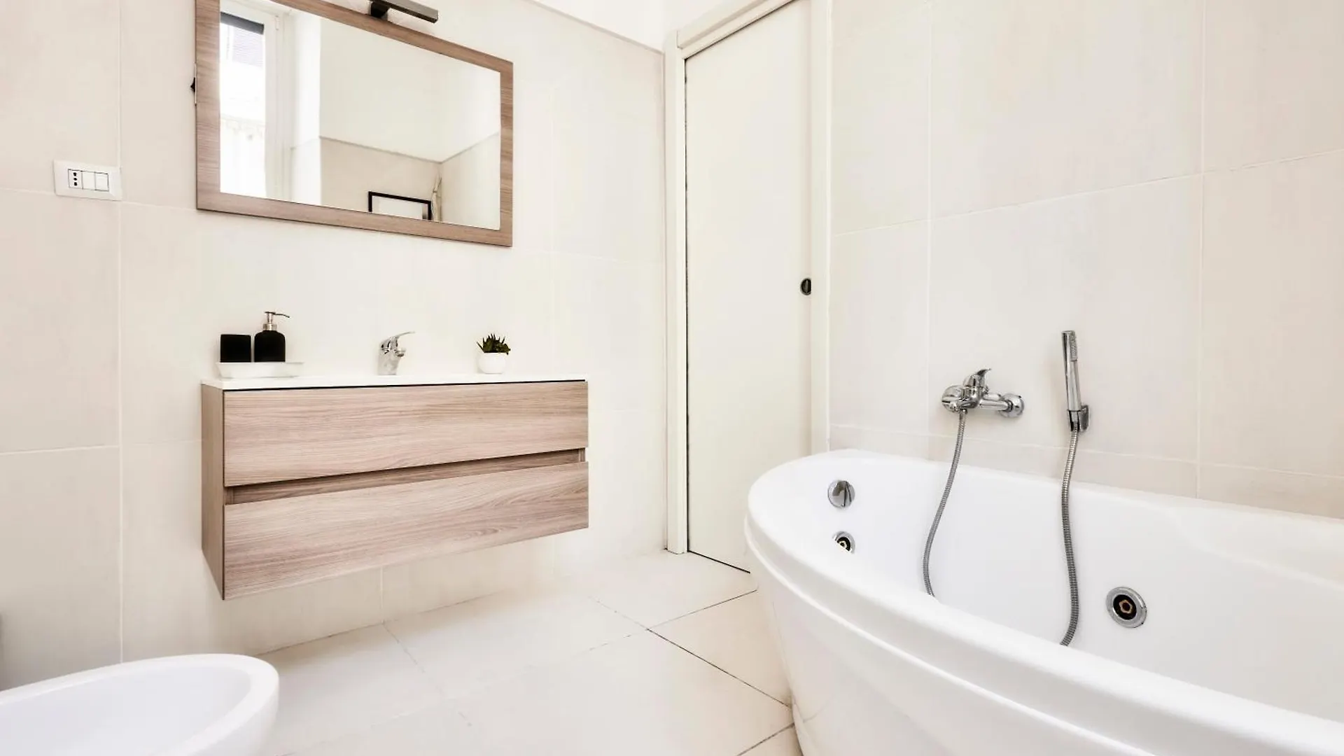 Wonderful Apartment Near Central Station Milan Italy